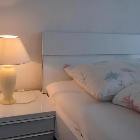 Chesa Quadrella Apartment *